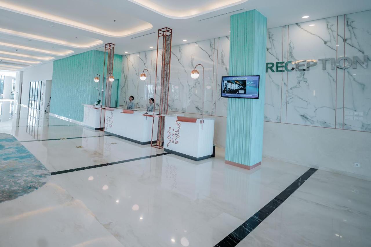 Luwansa Hotel And Convention Center Manado Esterno foto