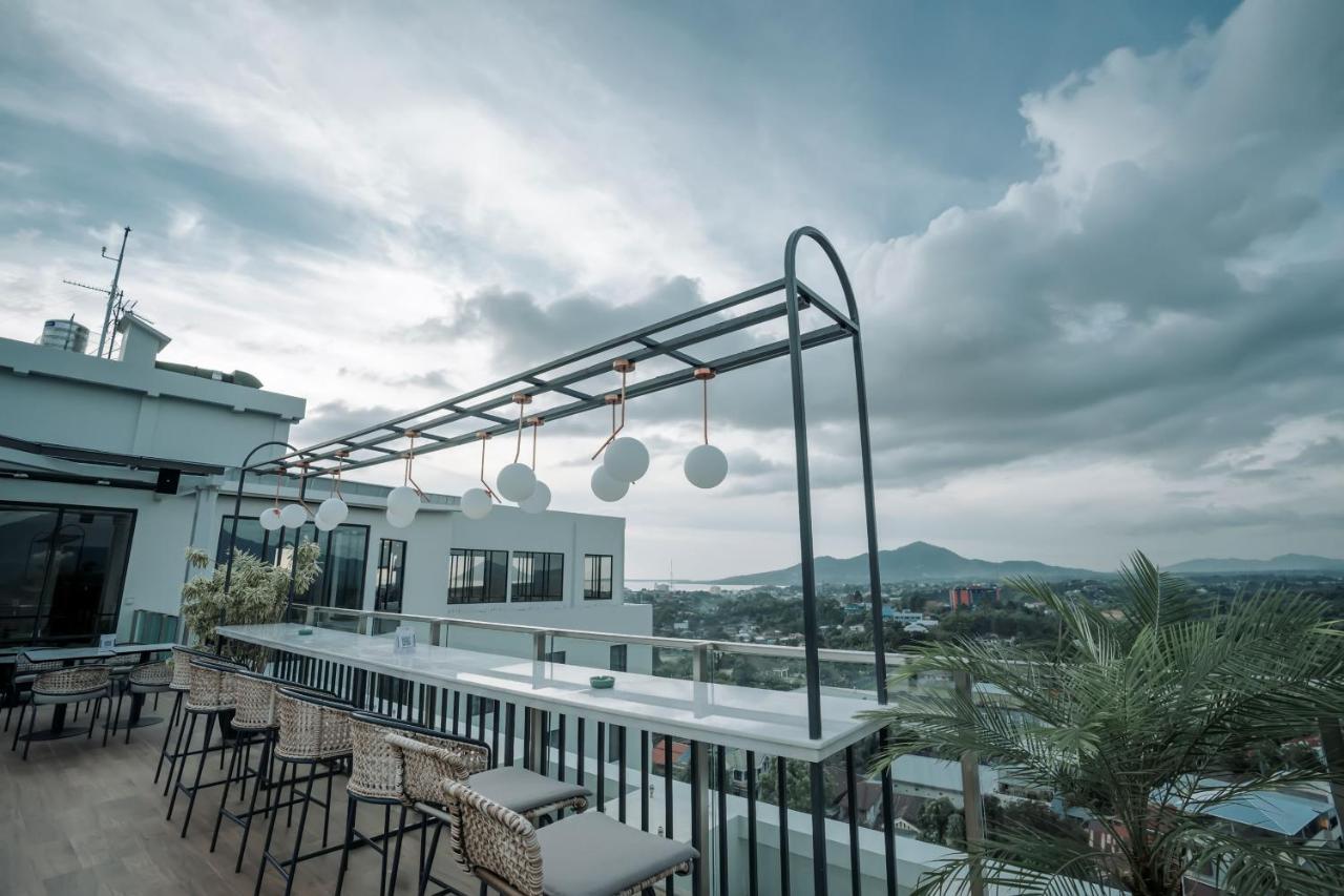 Luwansa Hotel And Convention Center Manado Esterno foto