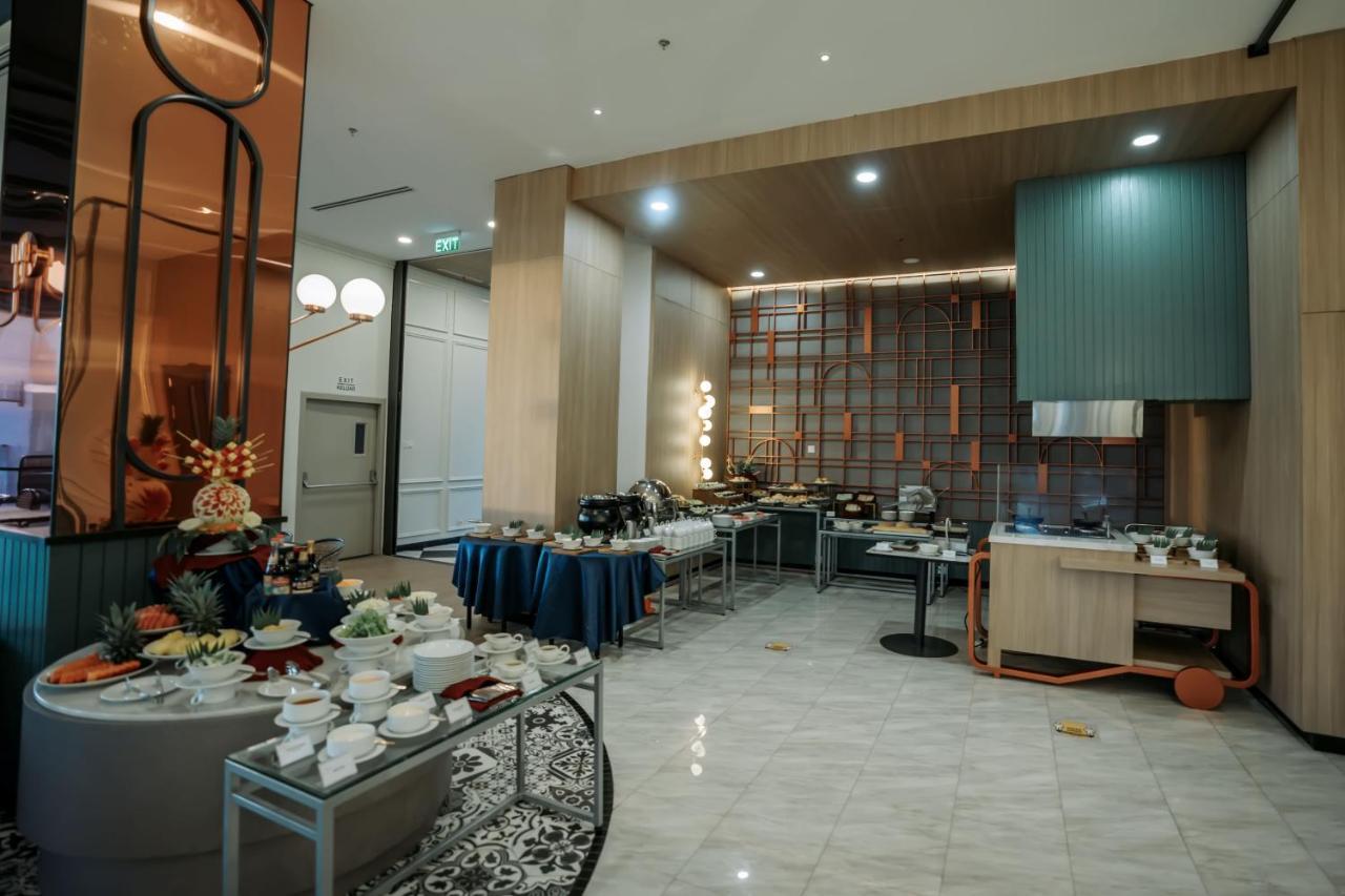 Luwansa Hotel And Convention Center Manado Esterno foto