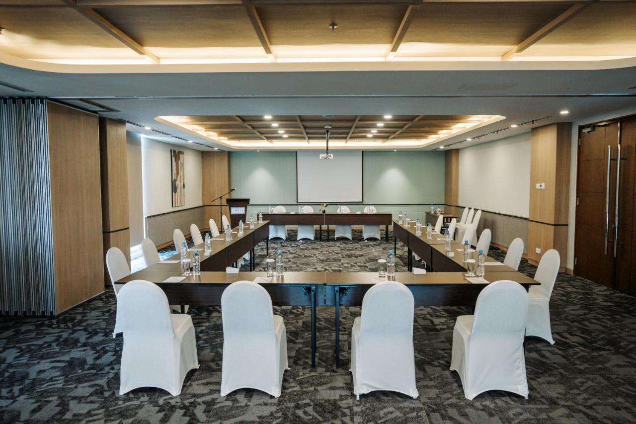 Luwansa Hotel And Convention Center Manado Esterno foto
