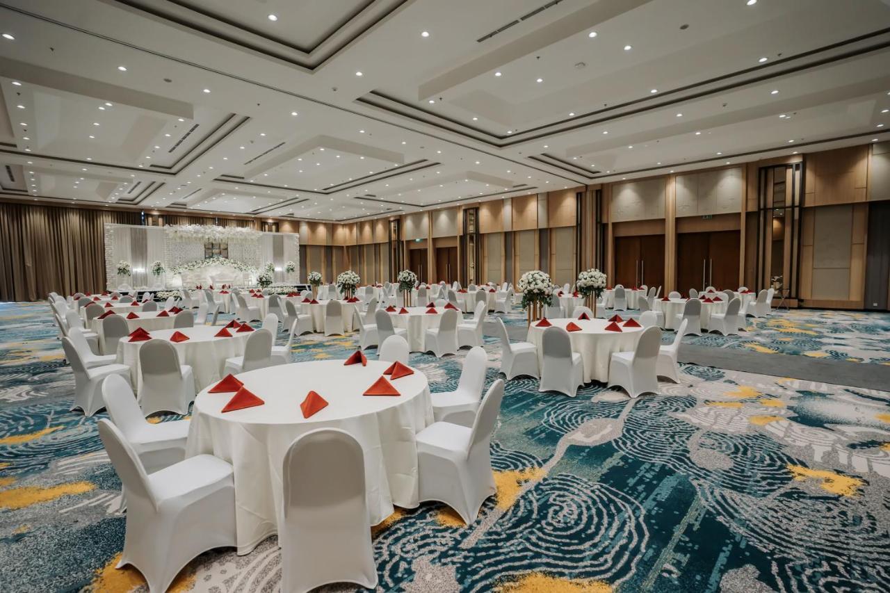 Luwansa Hotel And Convention Center Manado Esterno foto