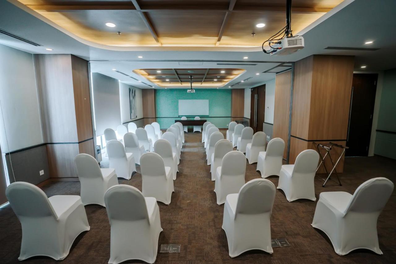 Luwansa Hotel And Convention Center Manado Esterno foto