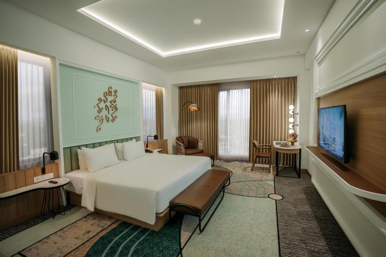 Luwansa Hotel And Convention Center Manado Esterno foto