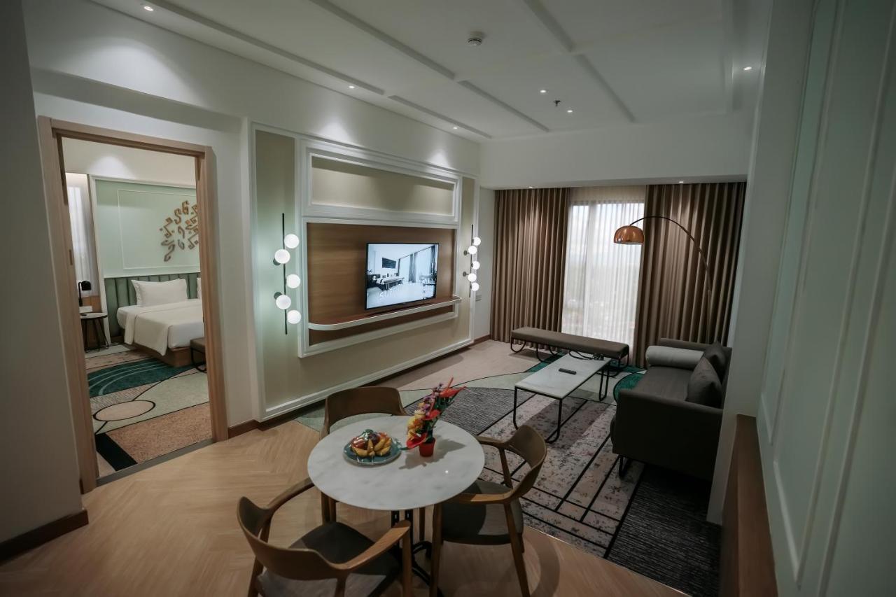 Luwansa Hotel And Convention Center Manado Esterno foto