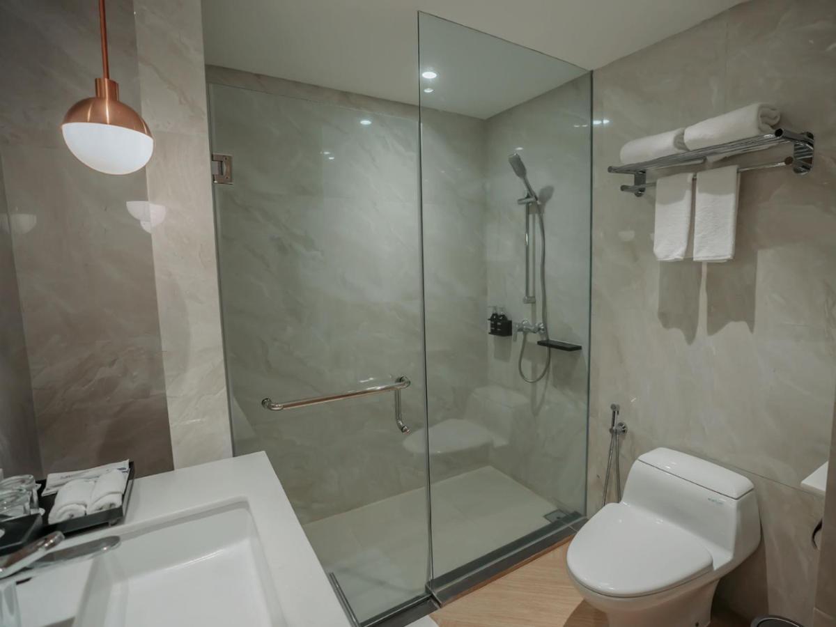 Luwansa Hotel And Convention Center Manado Esterno foto