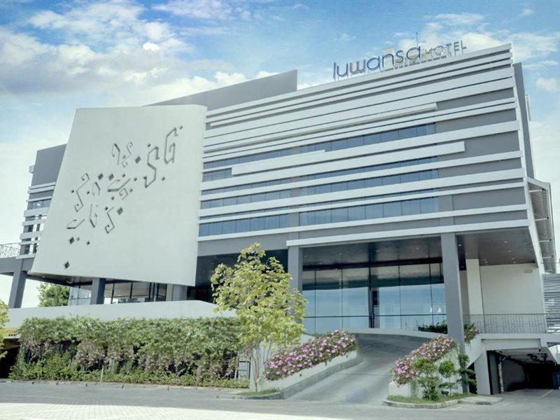 Luwansa Hotel And Convention Center Manado Esterno foto